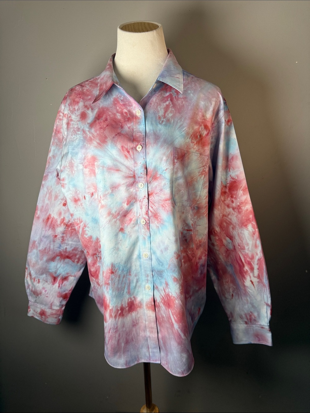 Tie-Dye Button-Up Shirt in red & Light Blue